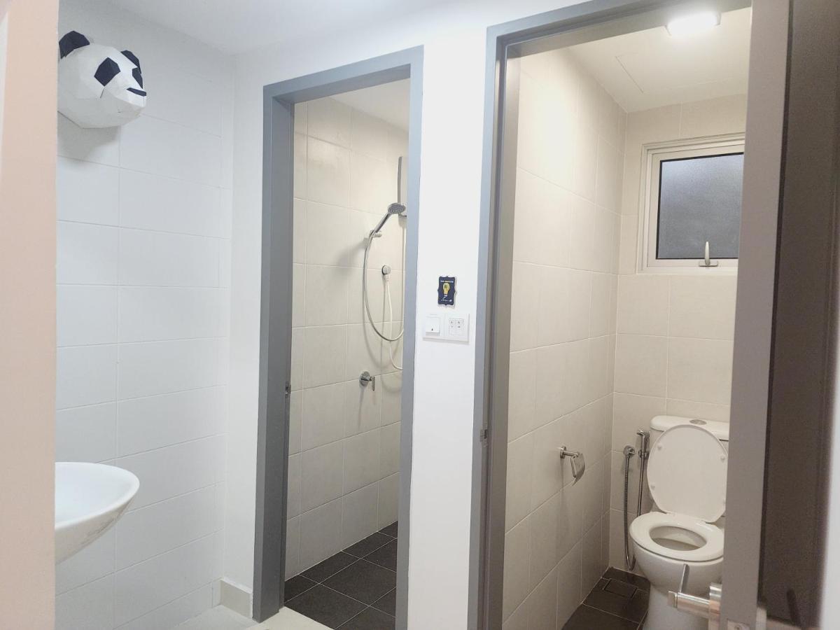 Ferienwohnung Netflix Panda House 3B2R Rimbayu Kota Kemuning With Atari Games Teluk Panglima Garang Exterior foto